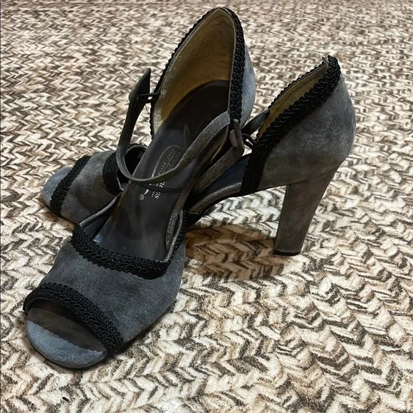 Vintage Newport News Gray Suede Women's Heels - Picture 1 of 10